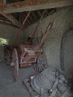 Le mobilier du hangar aux pompes