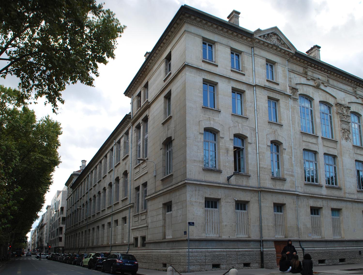 Lycée de jeunes filles Edgar-Quinet, actuellement lycée Edouard-Herriot