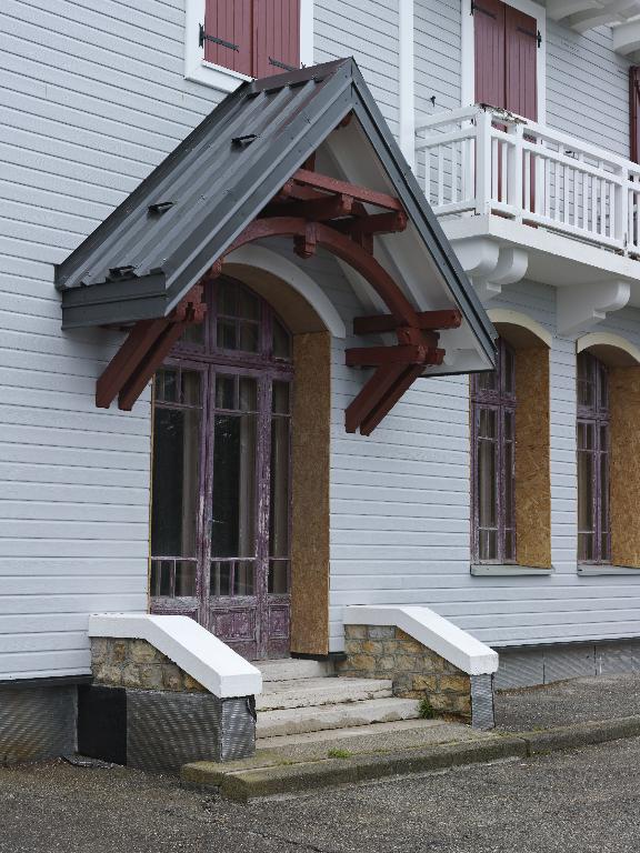 Hôtel de voyageurs, dit chalets-hôtels du Mont-Revard, puis Grand Hôtel PLM du Mont-Revard, actuellement immeuble à logements