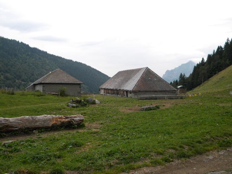 Vue d'ensemble des chalets de Lauzarin (Ecole).