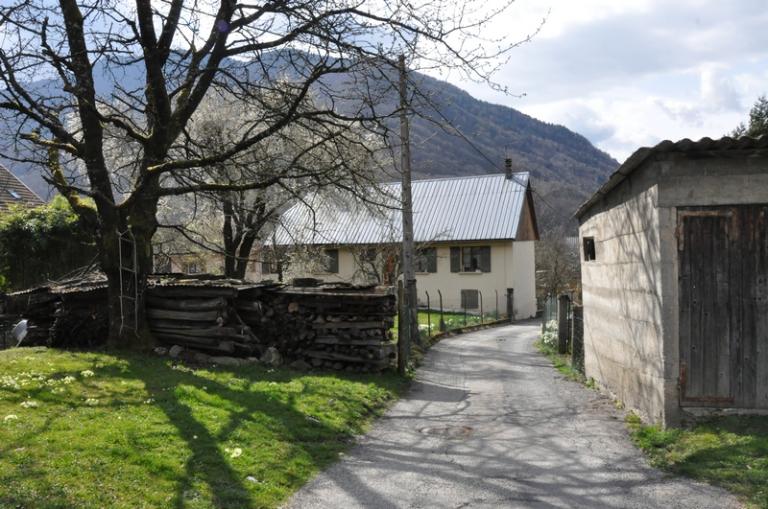 Moulin à farine dit moulin du milieu et battoir Rosset de Tours puis microcentrale hydroélectrique actuellement logements et sans affectation