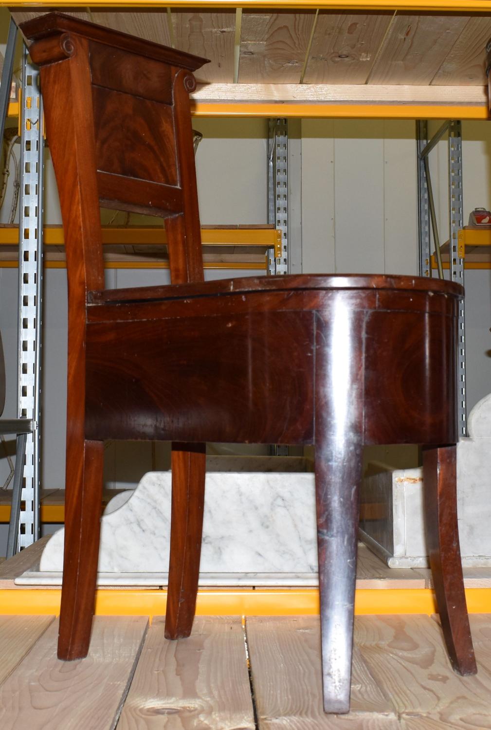 Chaise bidet à nécessaire