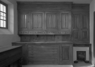 Meuble de sacristie (placards de sacristie, chasublier-commode)