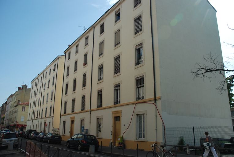 Ensemble de deux immeubles à logements