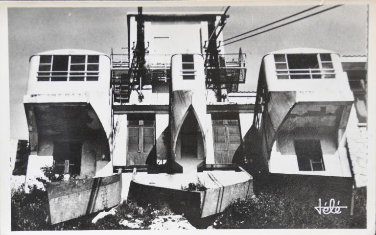 Gare supérieure du téléphérique du Revard et restaurant, actuellement restaurant Les Quatre Vallées et échoppe de souvenirs