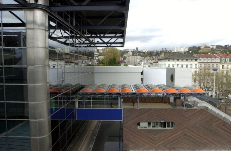 Gare routière, centre commercial, parc de stationnement, jardin public : Centre d'échanges de Lyon-Perrache