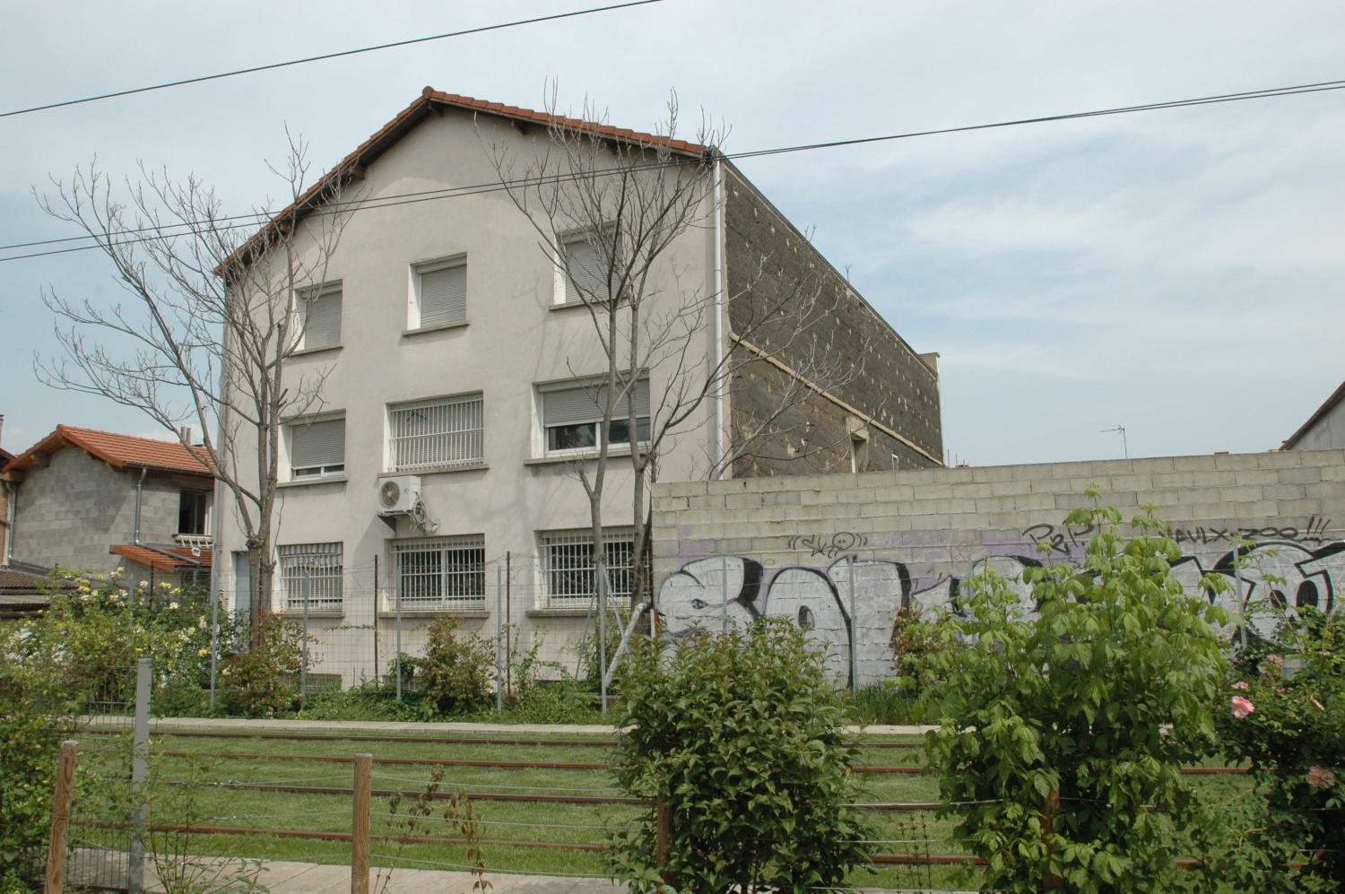 Usine en alignement sur l'ancienne voie ferré de l'Est