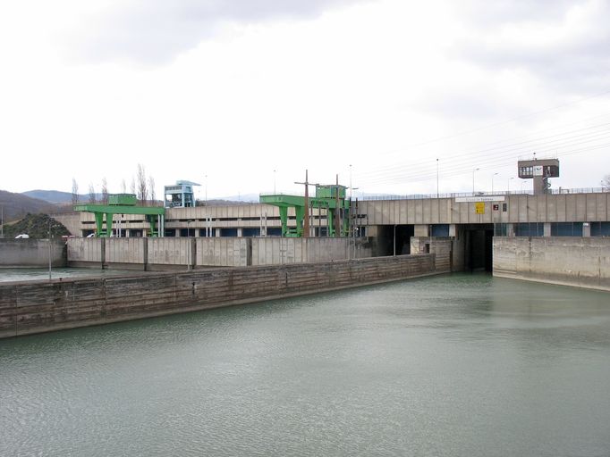 Centrale hydroélectrique, écluse dite usine-écluse de Sablons, pont routier