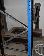 machine à peser dite balance à bascule romaine ou pèse personne