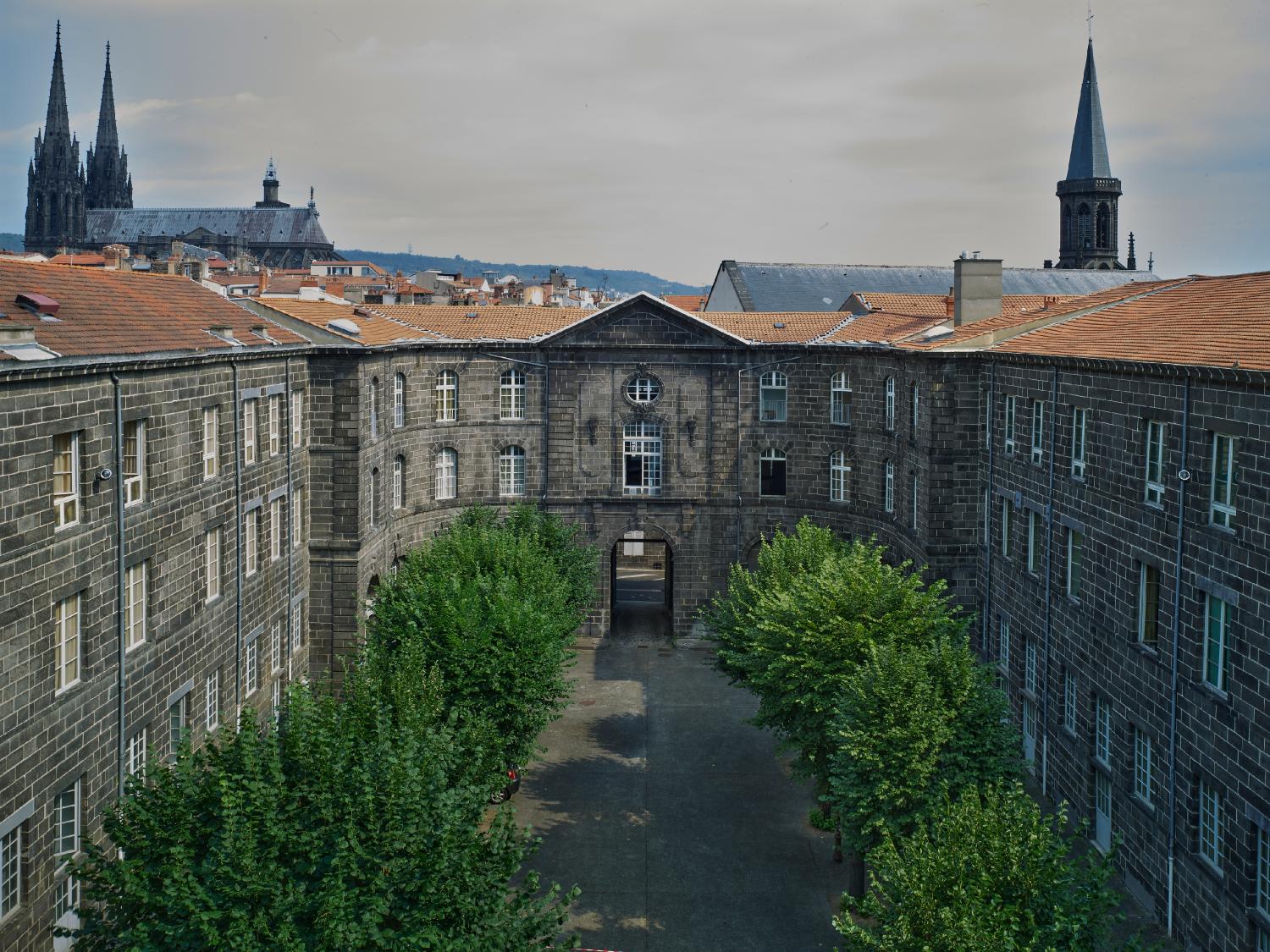 Collège des jésuites de Clermont dit collège royal ou Grand collège ; institut national ; école centrale ; lycée ; collège royal ; lycée impérial ; lycée de garçons dit lycée Blaise-Pascal ; centre culturel Blaise-Pascal et conservatoire Emmanuel-Chabrier