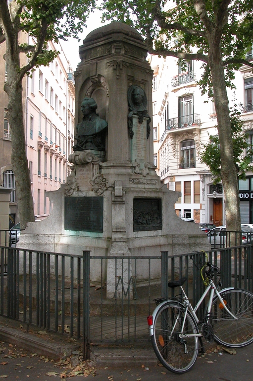 Monument aux grands hommes de l'école de la Martinière