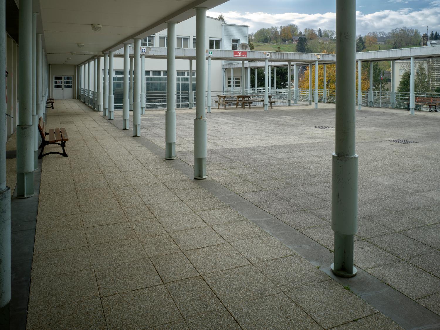 Foyer de progrès agricole, puis centre de formation professionnelle agricole, puis collège agricole, actuellement lycée professionnel agricole de Rochefort-Montagne