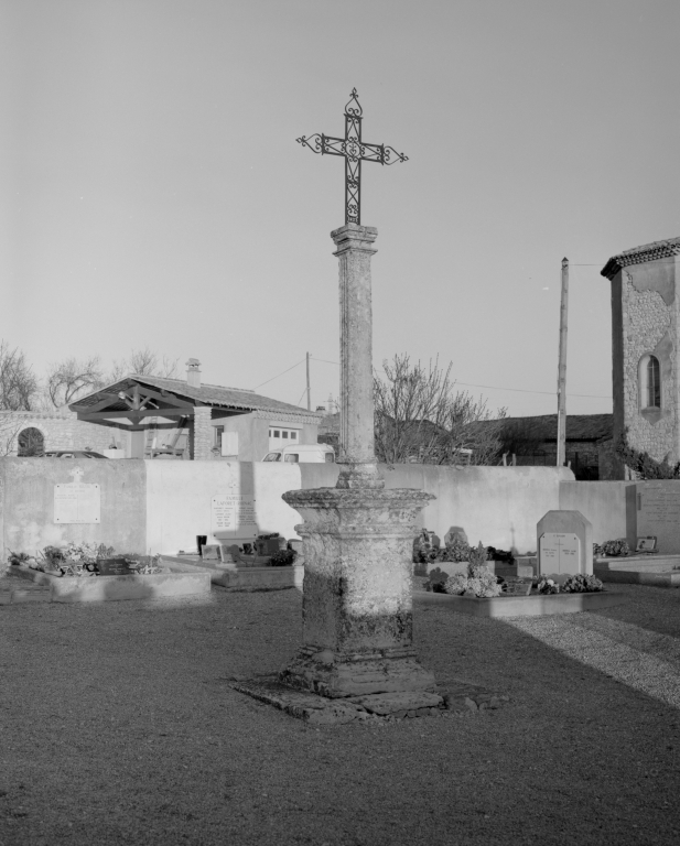 Croix monumentale : croix de cimetière