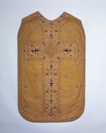 Chasuble, étole, manipule, bourse de corporal, voile de calice : ornement doré