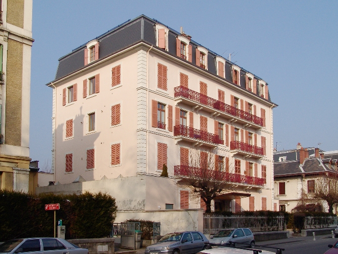 Hôtel de voyageurs, Hôtel de la Cloche, actuellement immeuble