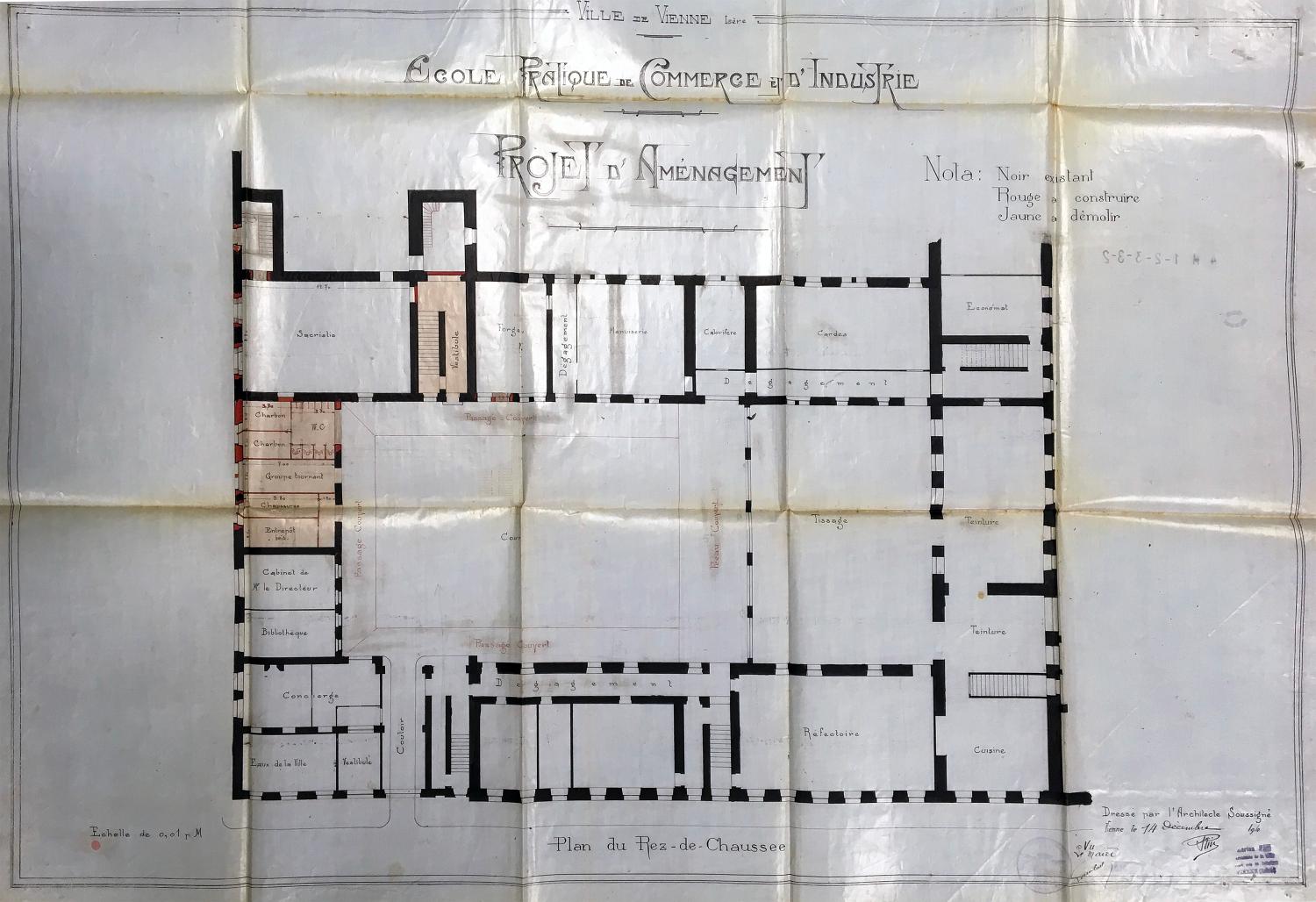 Collège de jésuites, puis institut national, école centrale supplémentaire, école communale secondaire, collège communal et école pratique de commerce et d'industrie, lycée, actuellement collège François-Ponsard