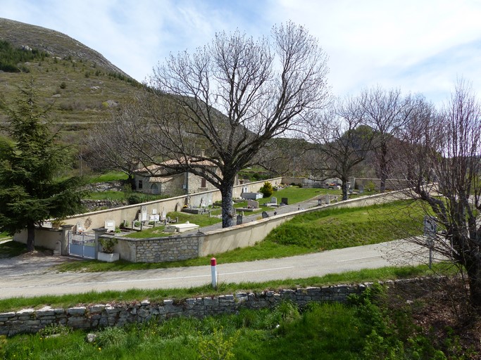 Le cimetière de Barret-de-Lioure.