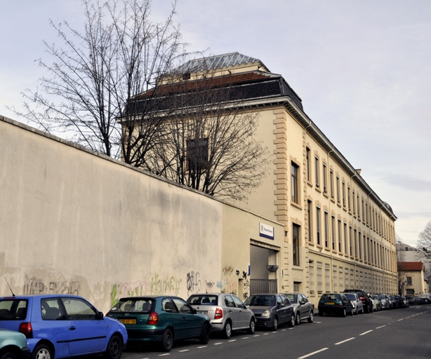 Manufacture de velours et peluches, J.-B. Martin, Bickert et Fils, E. Charbin et Cie, C. Chavant, Crozier frères actuellement centre Télécom