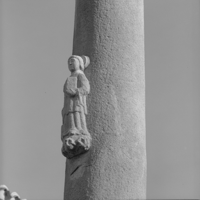 Croix de cimetière, actuellement croix monumentale