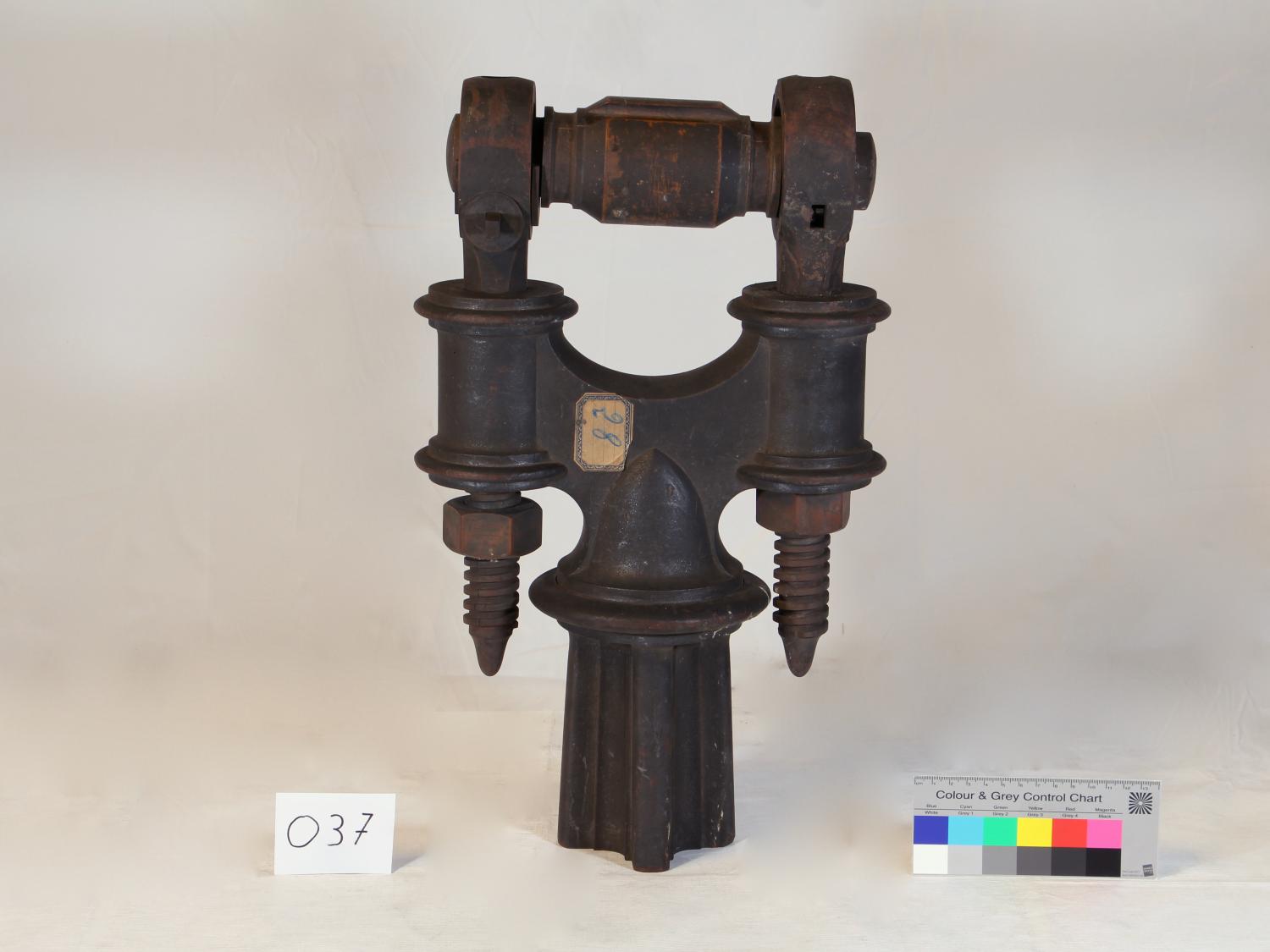 Objet de représentation d'élément mécanique, tendeur d'un élément de transmission composé de deux têtes de bielle, modèle de dessin