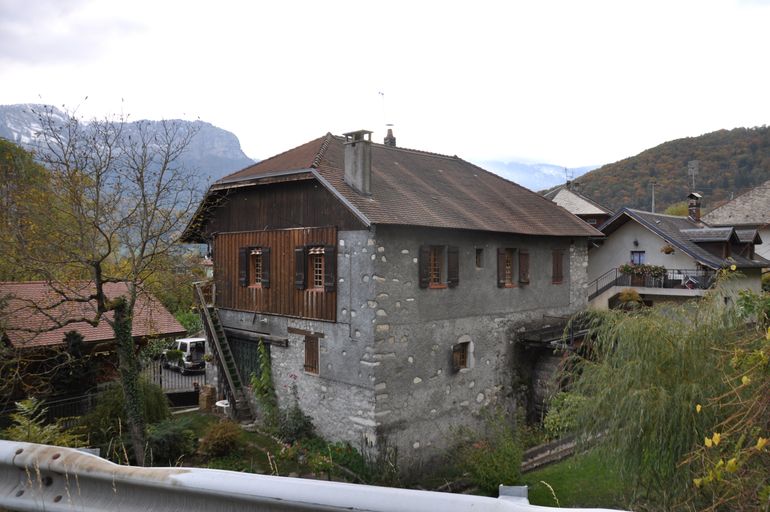 Moulin de Vesonne puis Moulin Arestan puis Usine des Steppes, actuellement Moulin de Vesonne et maison d'habitation