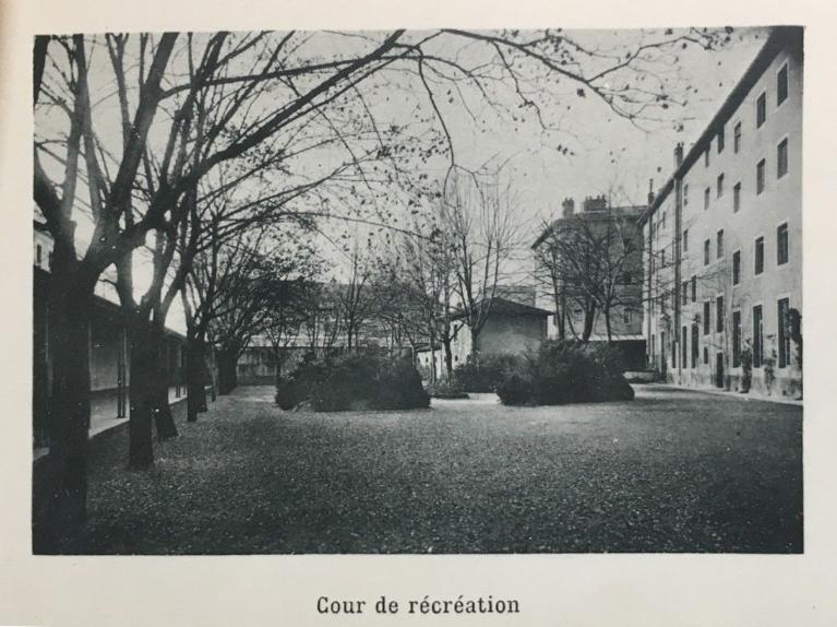 Collège de jésuites, dit Royal-Dauphin, puis école centrale, lycée, collège royal, lycée de garçons puis lycée de jeunes filles, actuellement cité scolaire Stendhal