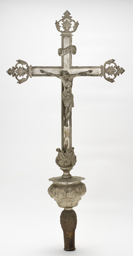 Croix de procession, noeud de croix de procession