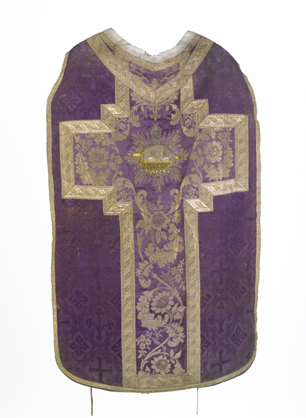 ornement violet : chasuble, étole, manipule