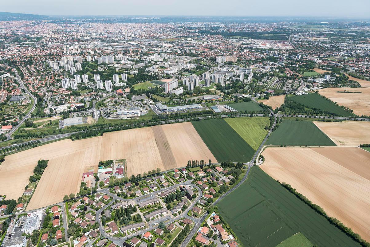 Immeubles et tours dits Zone d'Urbanisation Prioritaire des Minguettes à Vénissieux