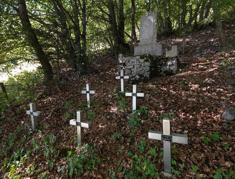 Vue du mémorial derrière le chalet des Frasses (Saint-Jean-de-la-Porte).