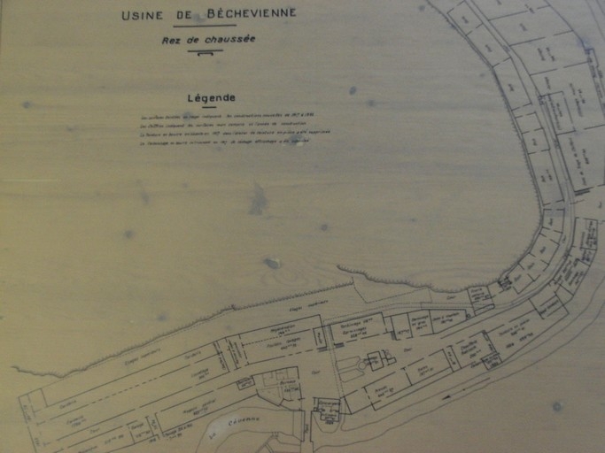 Tissage Badin-Lambert dite usine de Béchevienne puis Manufacture Spéciale de Draps teints et Imprimés Bonnier et fils puis usine Pascal Valluit puis Etablissements réunis dite usine Béchevienne actuellement parc d'activité économique