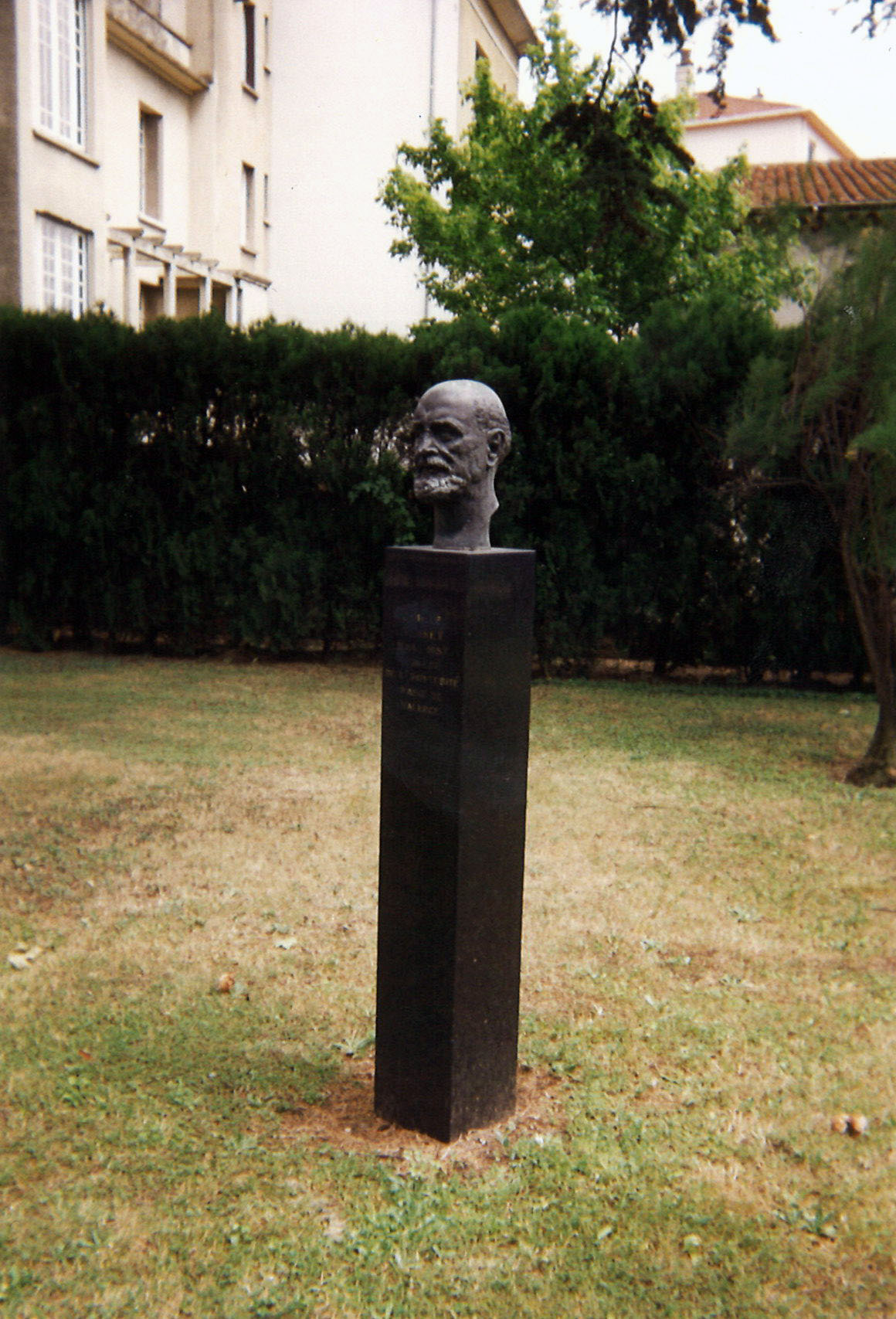 Buste de Camille Vernet