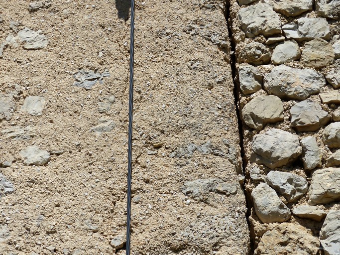 Enduit rustique et collage de maçonnerie, ferme au quartier du Vallon de Baïs.