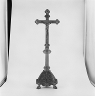 croix d'autel, style néo-roman