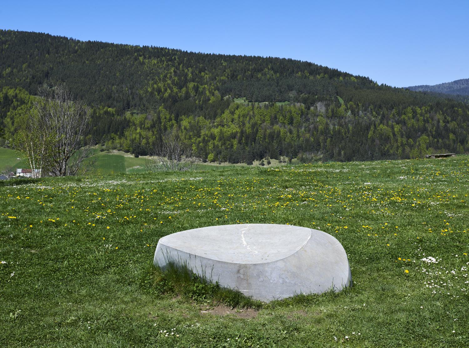 Ensemble de trois sculptures (ronde-bosse) : Les Pierres