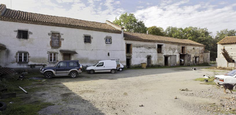 Communs et ferme du château des Peynots