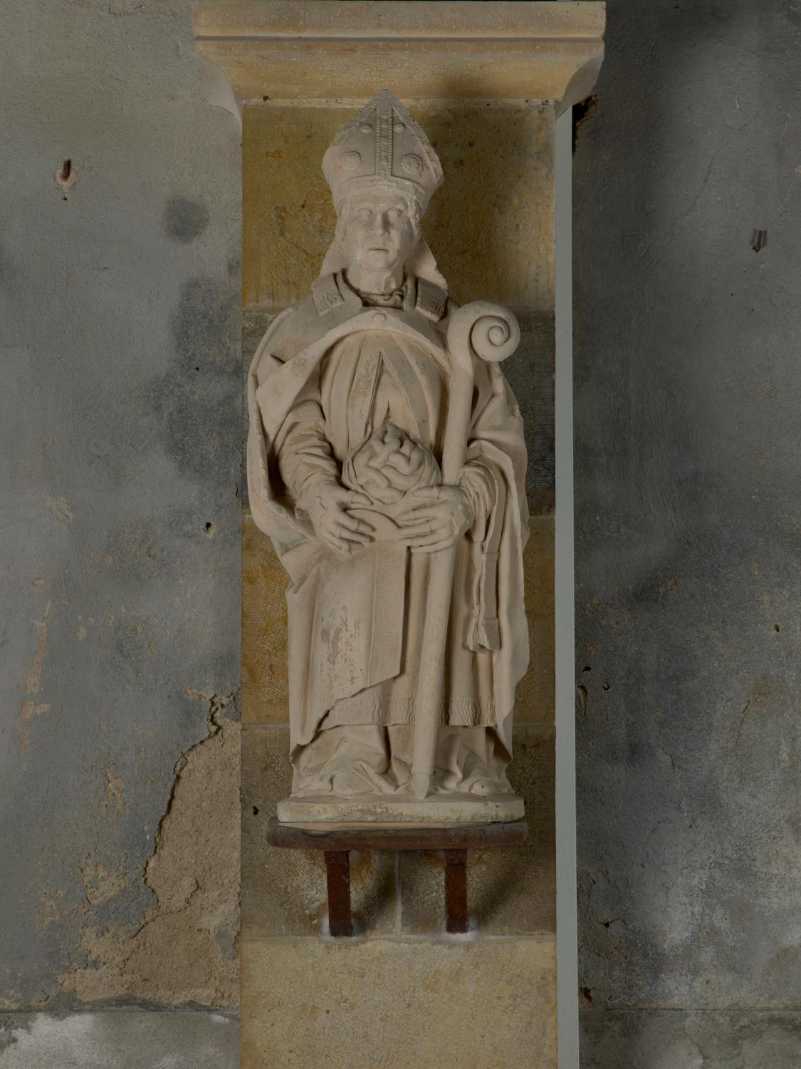 Statue : saint Mammès ou saint Erasme.