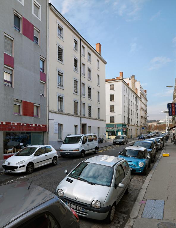 Chemin ou rue des Trois-Pierres, puis rue Salomon-Reinach