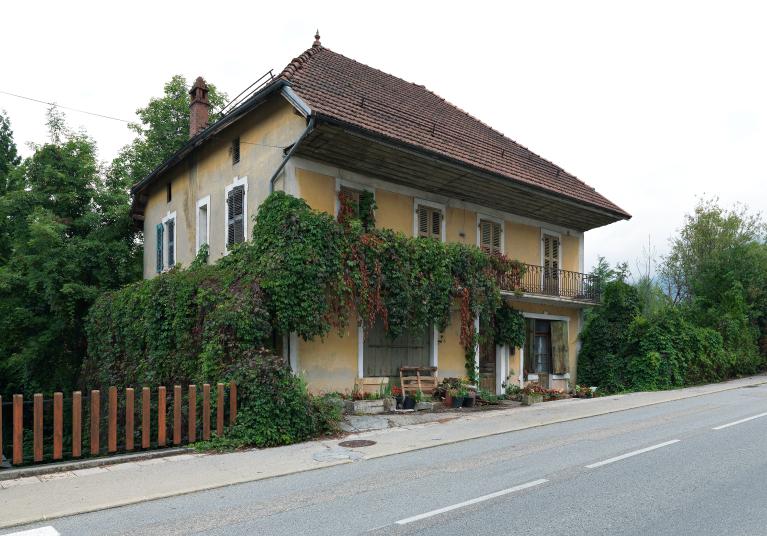 Commerces actuellement maison