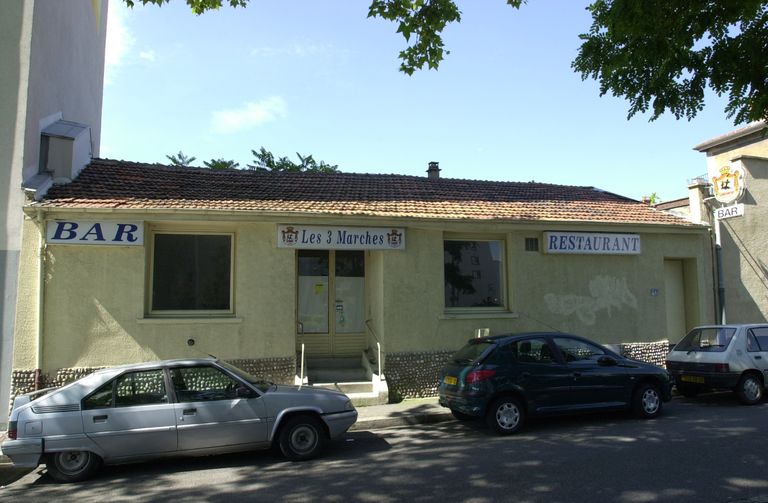 maisons ; entrepôt commercial ; restaurant