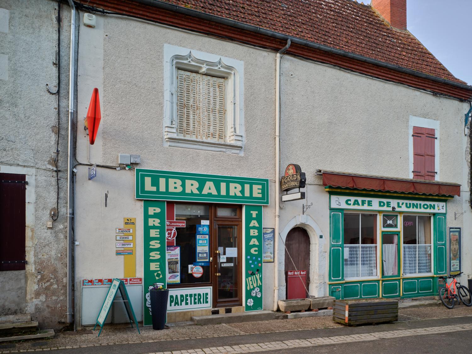 Maison, actuellement maison, café, magasin de commerce