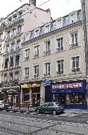 Immeubles sur rue et sur cour, entrepôt de quincaillerie