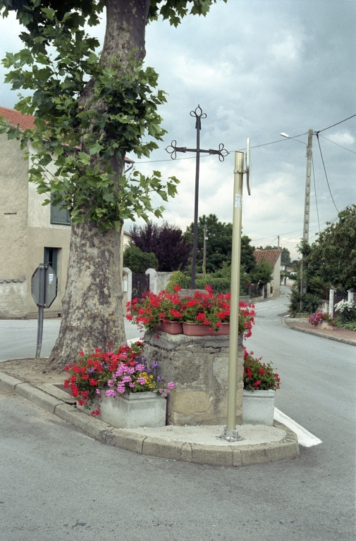 Les croix monumentales du canton de Boën et de la commune de Sail-sous-Couzan