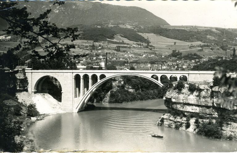 Ensemble de deux ponts routiers, dont le pont routier de Savoie