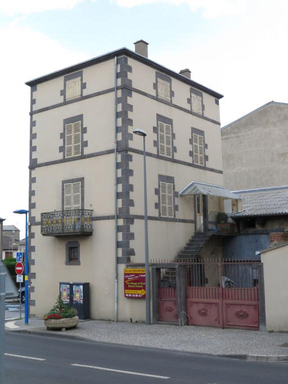 Type "en hauteur" à haut cuvage (Aubière, 6 rue Champvoisin)