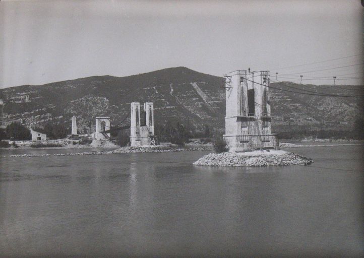 Bac à traille du Robinet ou bac à traille de Donzère (disparu) ; pile (vestiges)