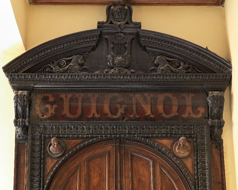 Porte du Cercle musical puis du théâtre de Guignol