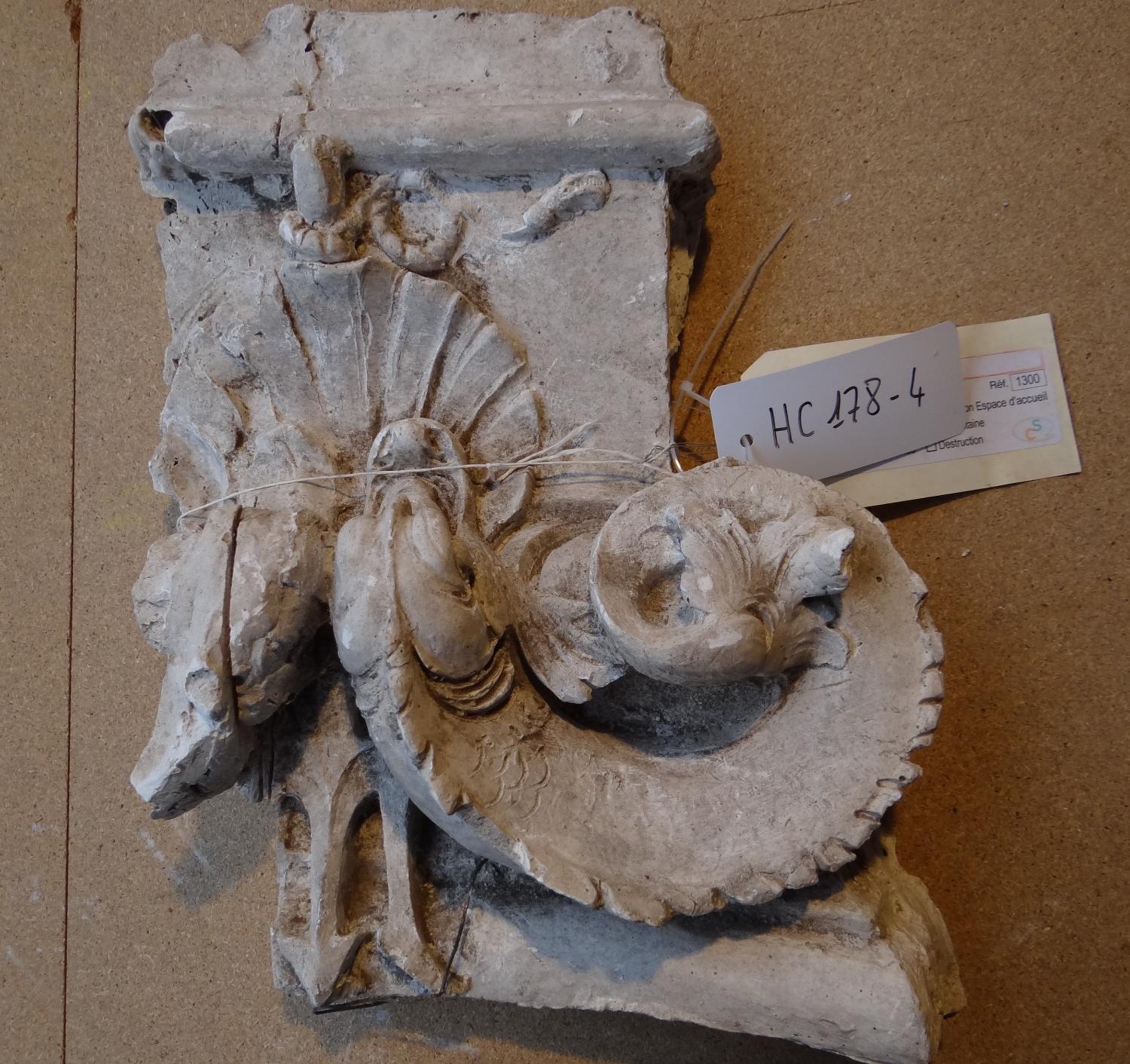 Fragment n°10 d'un ensemble de 18 fragments de maquette de décor d'architecture