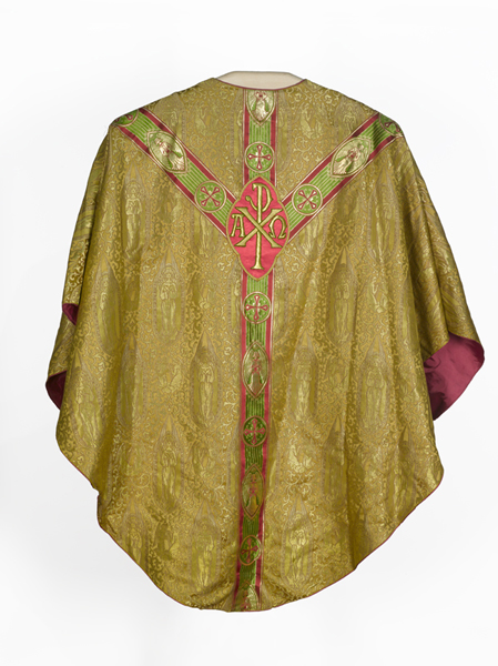 ornement doré : ensemble de deux dalmatiques, d'une chasuble et d'une étole