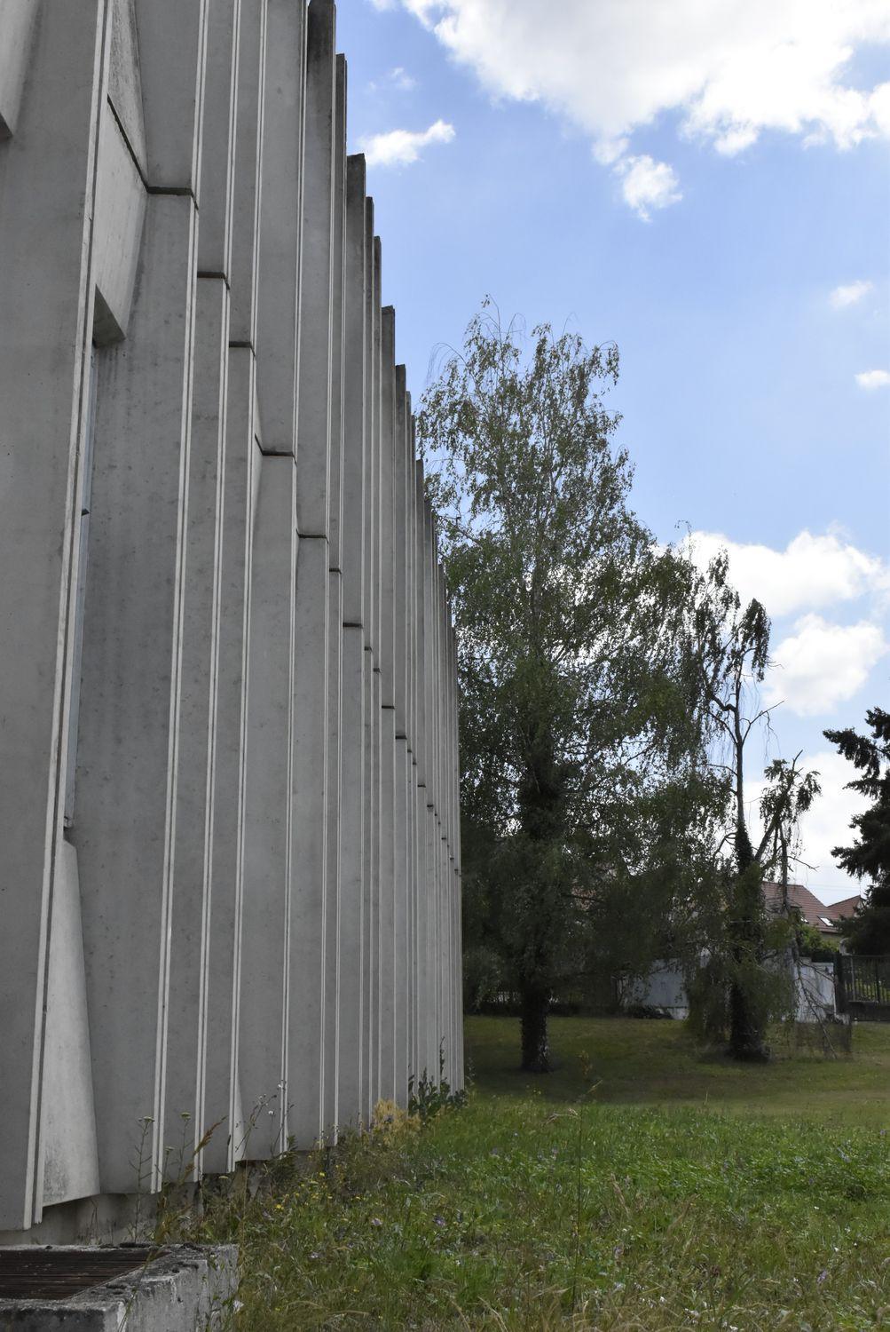 Collège d'enseignement technique, puis lycée professionnel Maurice-Guyot, actuellement immeuble de bureaux et ateliers